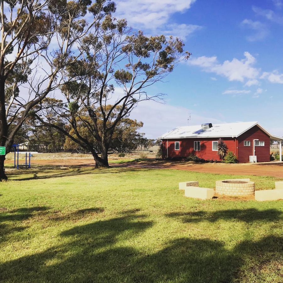 Mary'S Farm Cottages Kukerin Экстерьер фото